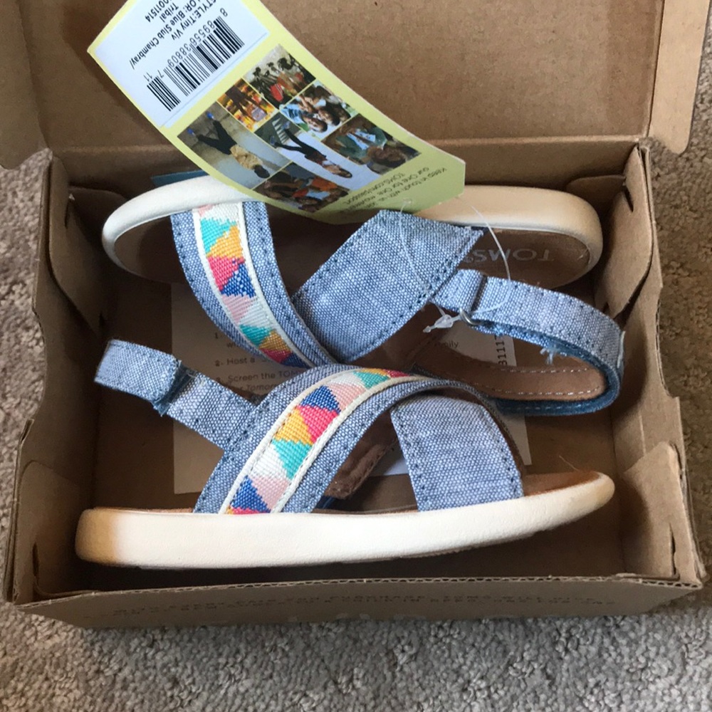 Toms size 7 in toddler